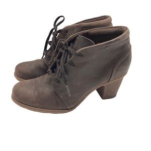 Clarks Womens Sashlin Sue Brown Ankle Heeled Bootie Size 7.5M